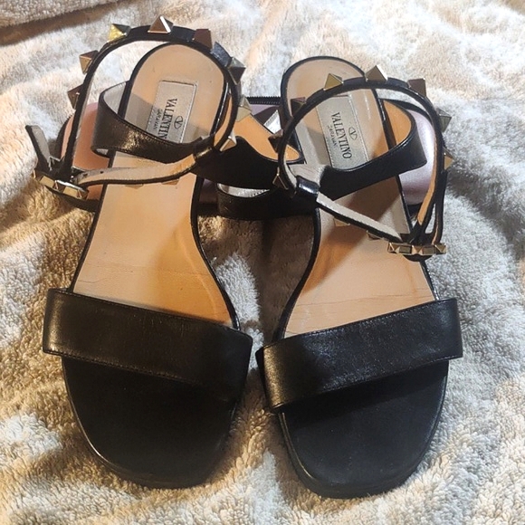 Valentino Rockstud Black Leather Ankle Strap Sandals - Picture 2 of 7